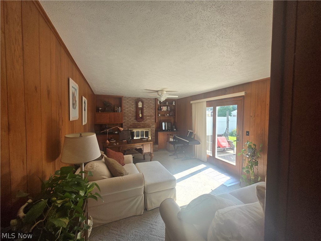 909 NE Willard Avenue NE Warren OH 44483