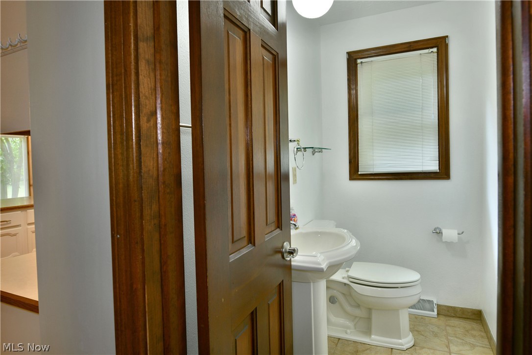 1097 Center Street E Warren OH 44481