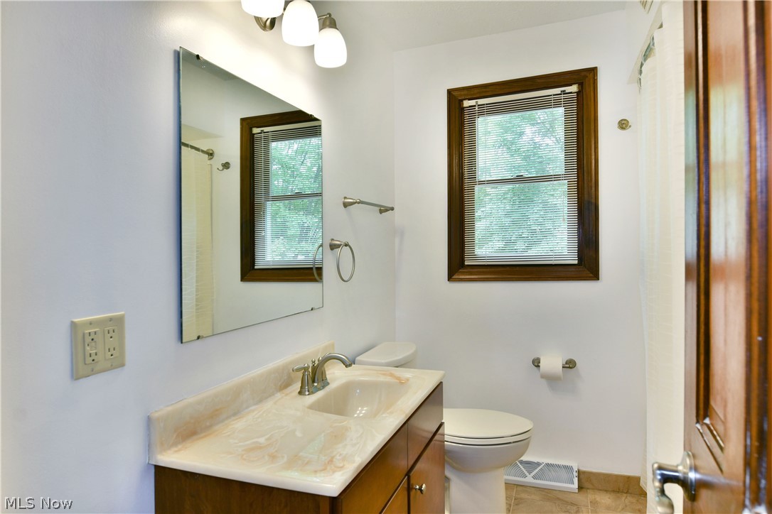 1097 Center Street E Warren OH 44481