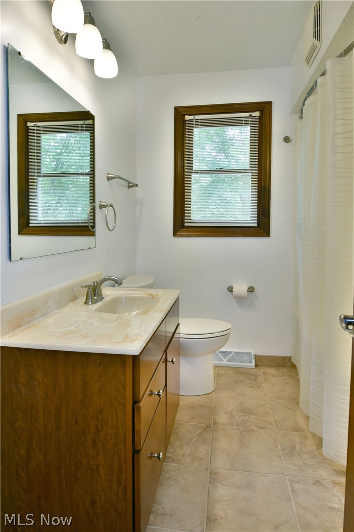 1097 Center Street E Warren OH 44481
