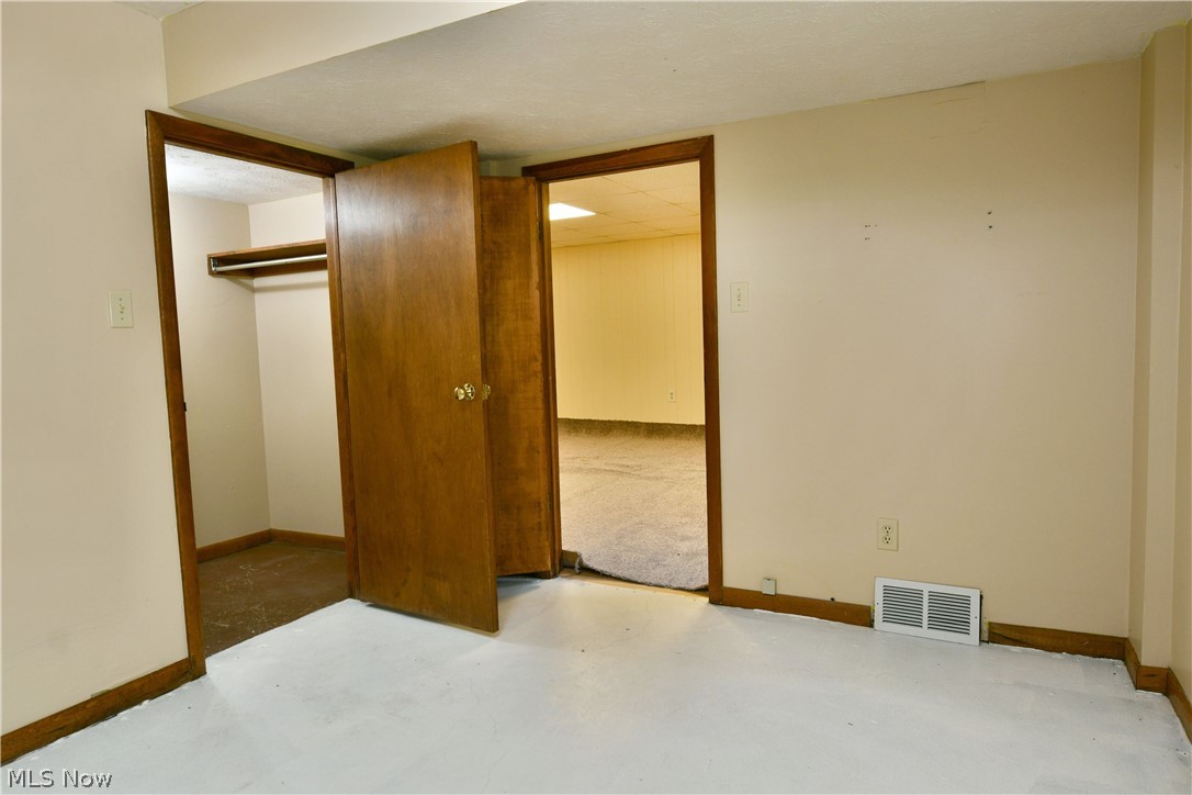 1097 Center Street E Warren OH 44481