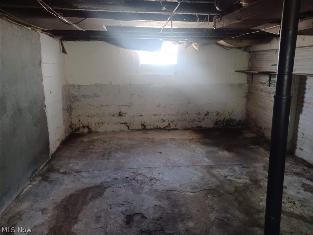 2031 Willard Avenue SE Warren OH 44484