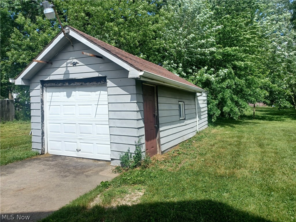 2031 Willard Avenue SE Warren OH 44484