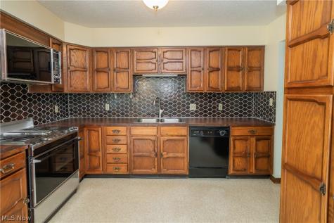 2421 Fairview Road Uniontown OH 44685