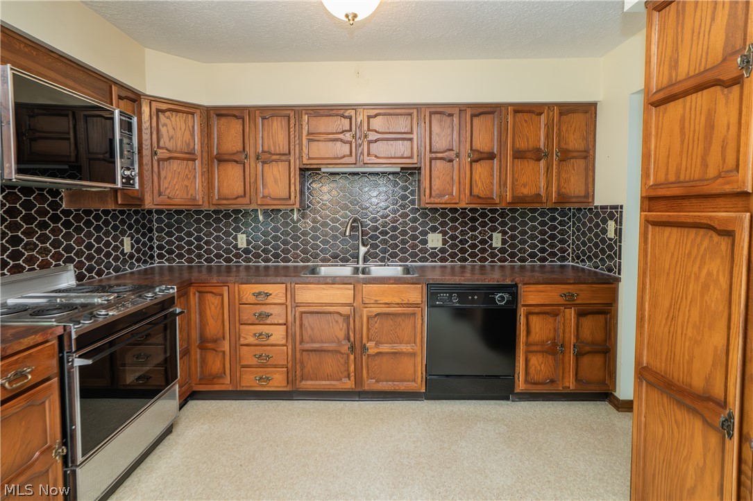 2421 Fairview Road Uniontown OH 44685
