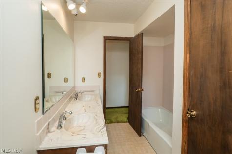 2421 Fairview Road Uniontown OH 44685
