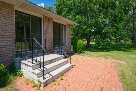 2421 Fairview Road Uniontown OH 44685