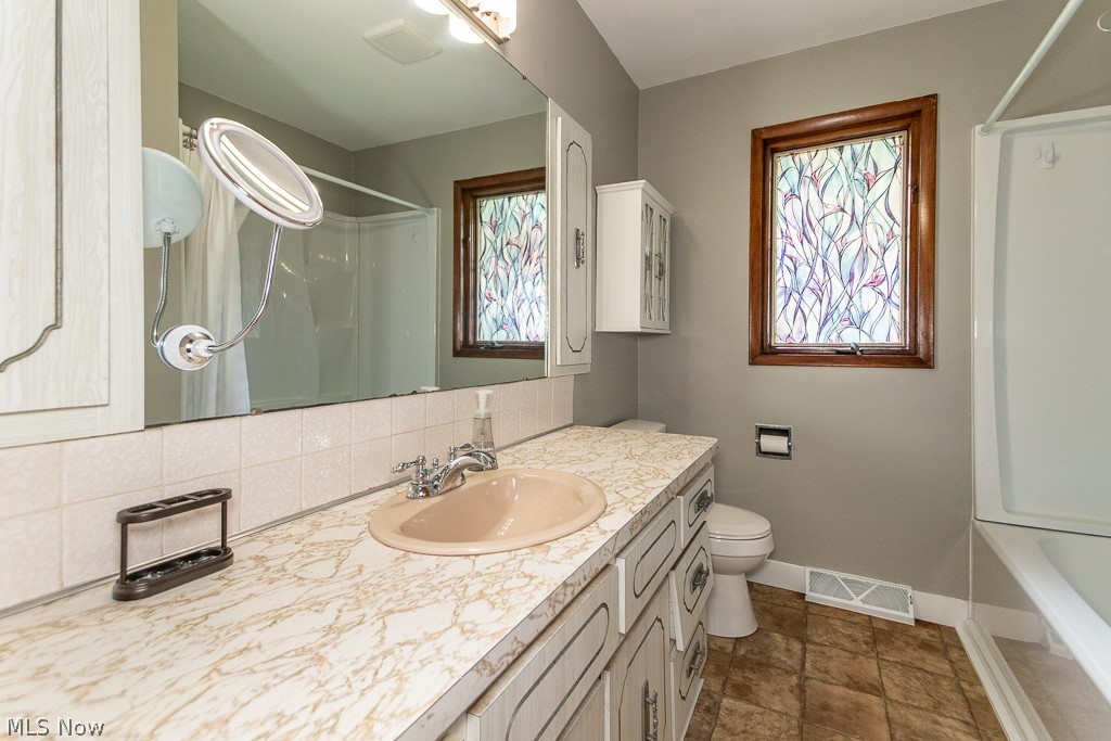 33510 Lake Shore Boulevard Lakeline OH 44095