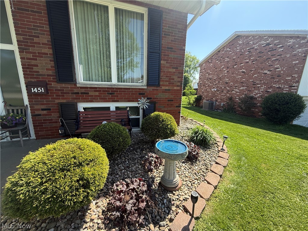 1451 Poplar Avenue Belpre OH 45714