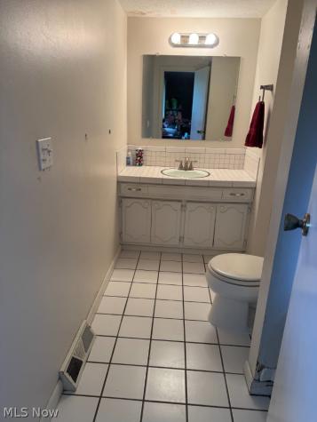 25853 Euclid Chagrin Parkway Richmond Heights OH 44143