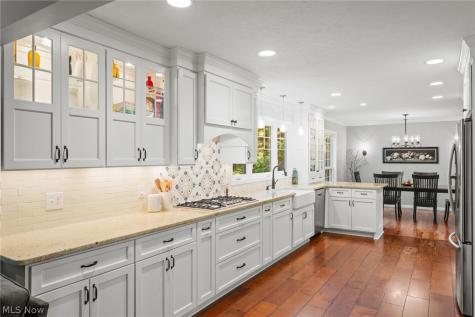 560 Marvis Drive Bay Village OH 44140