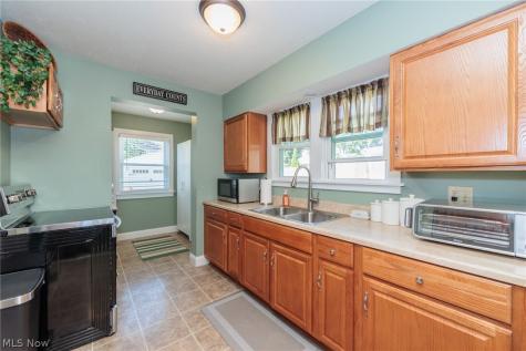 796 Graceland Avenue Barberton OH 44203