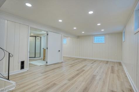 15713 Holland Road Brook Park OH 44142
