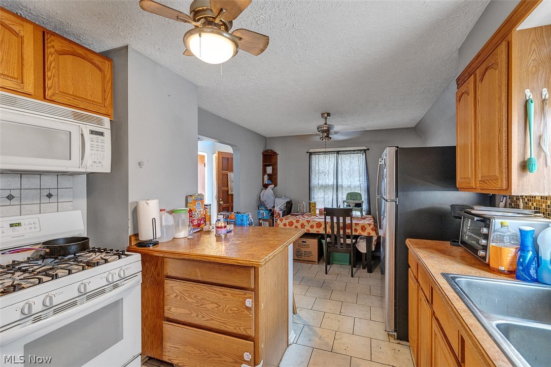 4427 Albertly Avenue Parma OH 44134