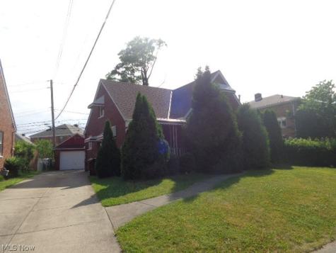 6237 Chestnut Hills Drive Parma OH 44129