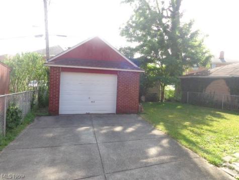6237 Chestnut Hills Drive Parma OH 44129