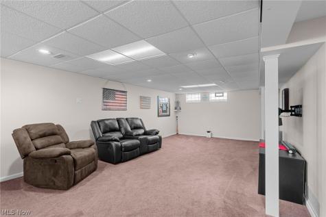 9011 Roedean Drive Parma OH 44129
