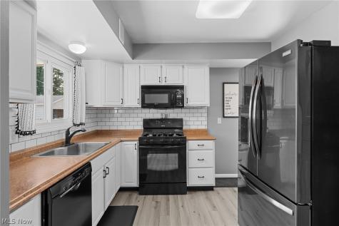 9011 Roedean Drive Parma OH 44129