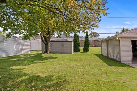 9011 Roedean Drive Parma OH 44129
