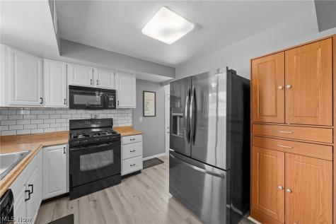9011 Roedean Drive Parma OH 44129