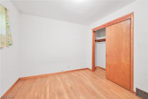 6244 Eavenson Road Brook Park OH 44142
