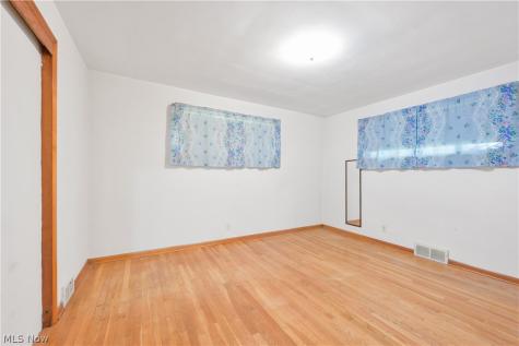 6244 Eavenson Road Brook Park OH 44142