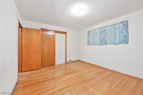 6244 Eavenson Road Brook Park OH 44142