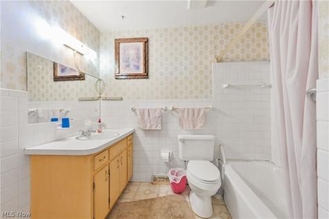 6244 Eavenson Road Brook Park OH 44142