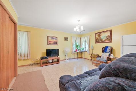 6244 Eavenson Road Brook Park OH 44142