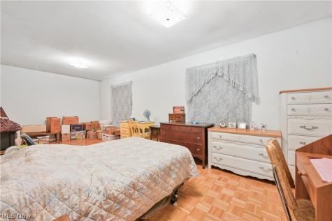 6244 Eavenson Road Brook Park OH 44142