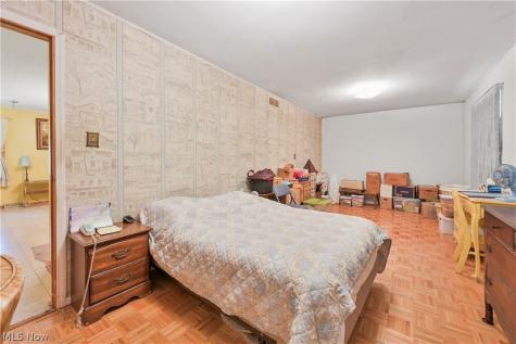 6244 Eavenson Road Brook Park OH 44142