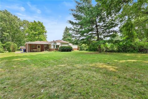 6244 Eavenson Road Brook Park OH 44142