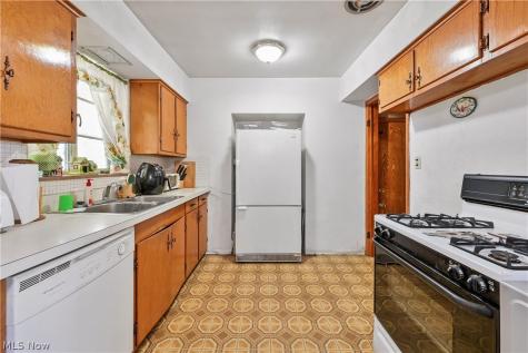 6244 Eavenson Road Brook Park OH 44142