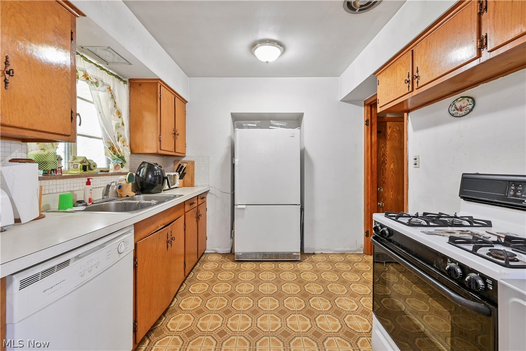 6244 Eavenson Road Brook Park OH 44142