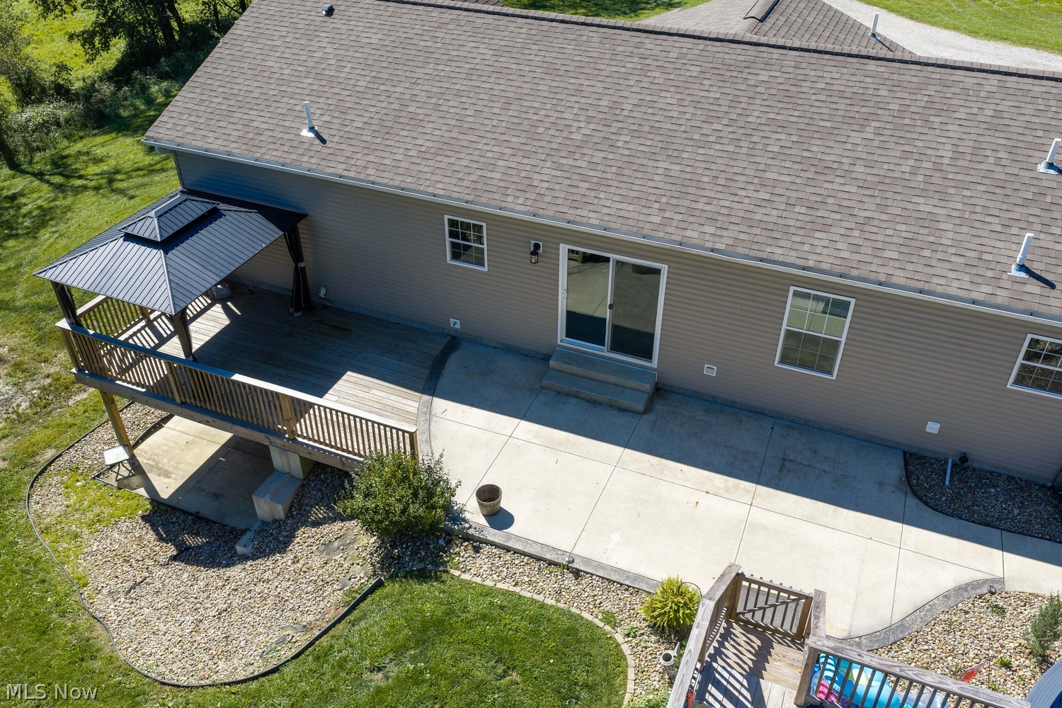9312 Deacon Road SW Bowerston OH 44695