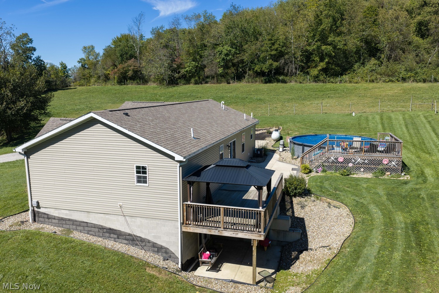9312 Deacon Road SW Bowerston OH 44695