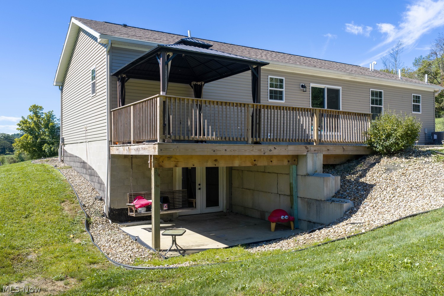 9312 Deacon Road SW Bowerston OH 44695