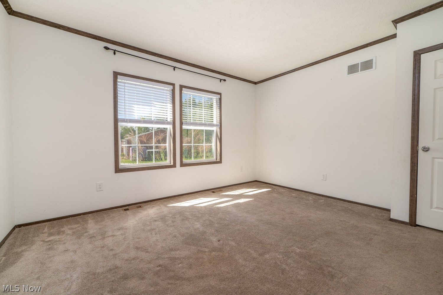 9312 Deacon Road SW Bowerston OH 44695
