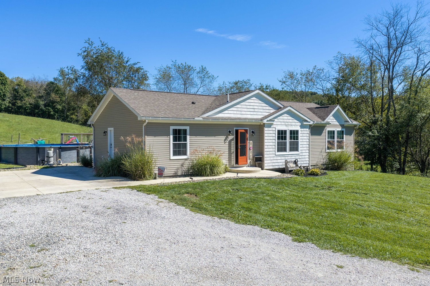 9312 Deacon Road SW Bowerston OH 44695