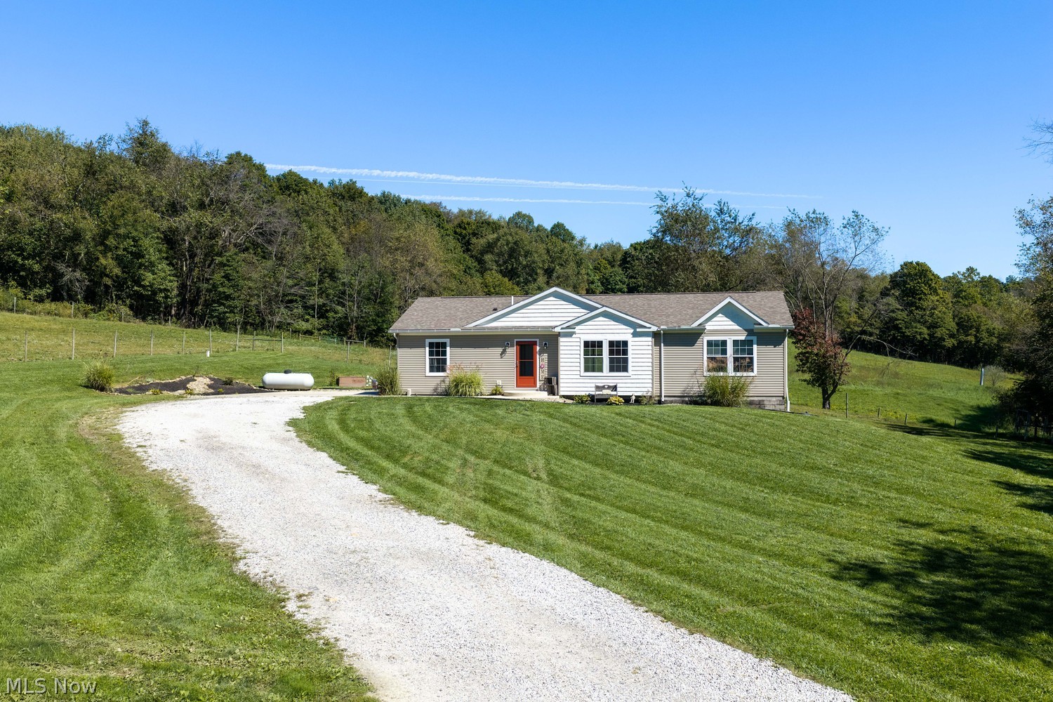 9312 Deacon Road SW Bowerston OH 44695