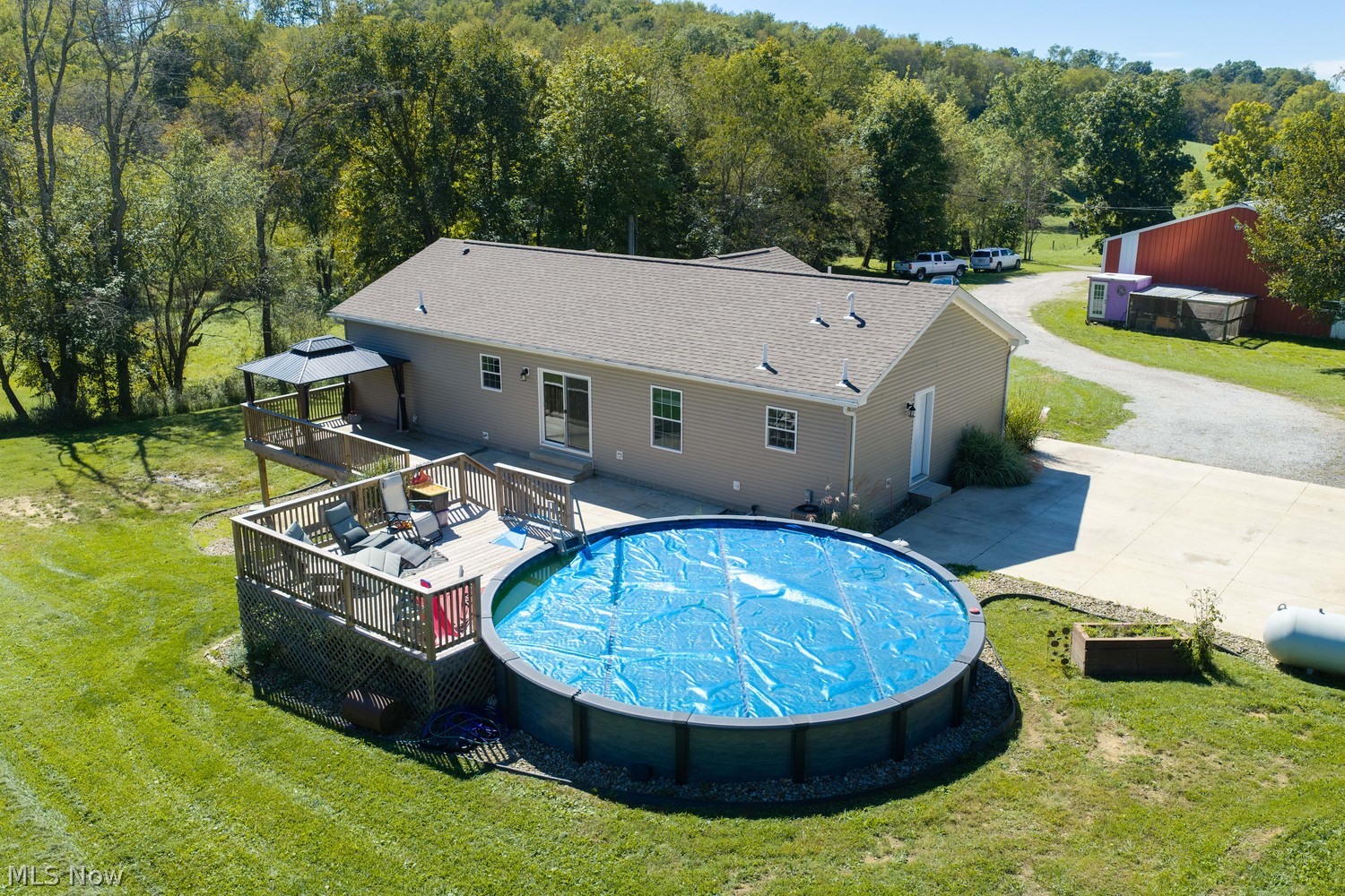 9312 Deacon Road SW Bowerston OH 44695