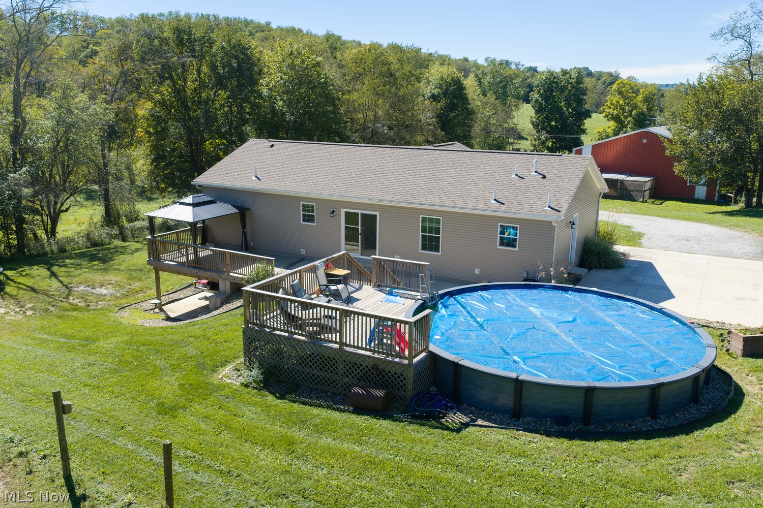9312 Deacon Road SW Bowerston OH 44695