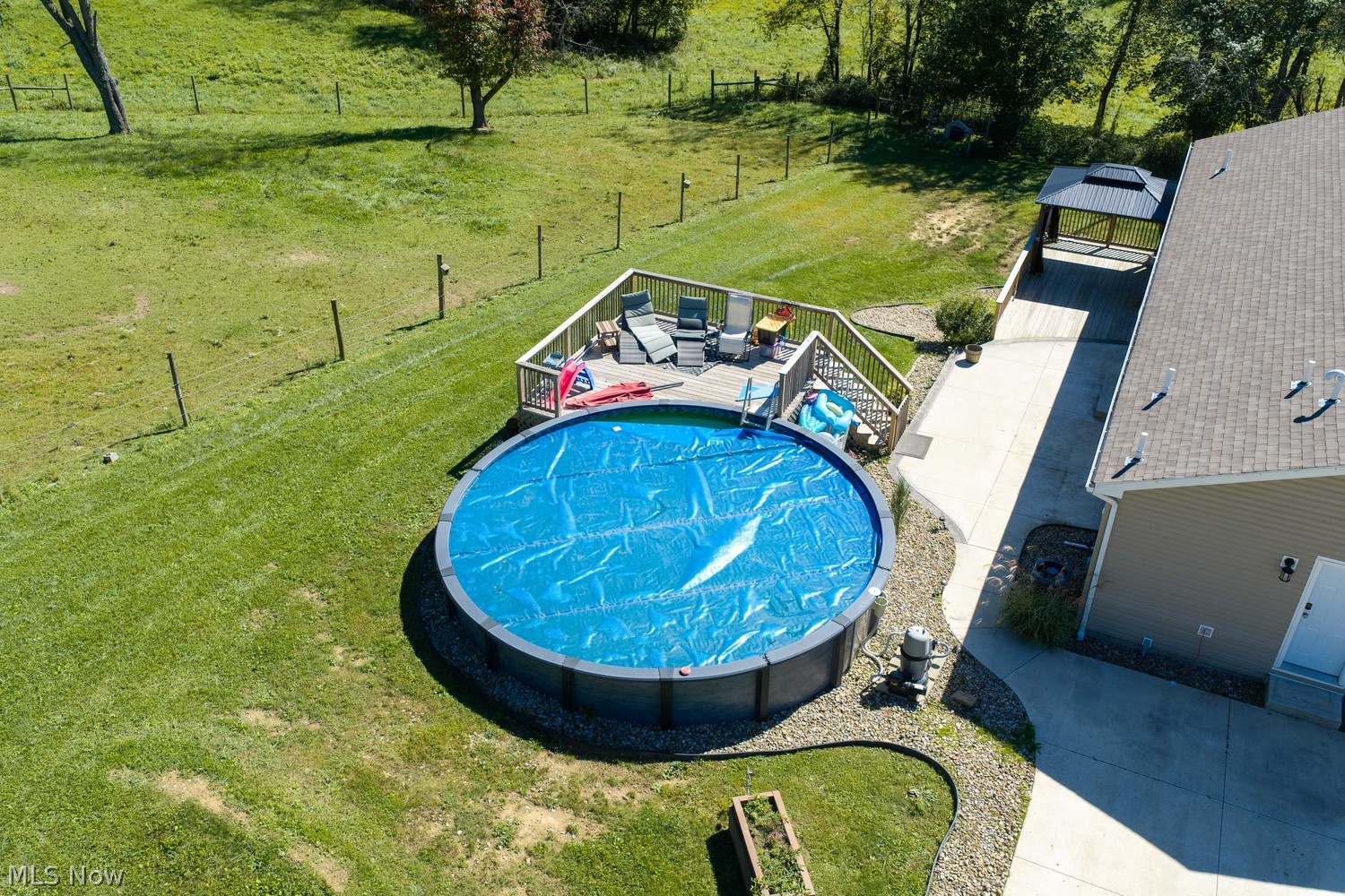 9312 Deacon Road SW Bowerston OH 44695