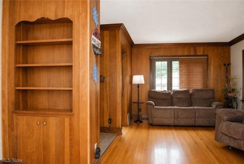 9014 Snow Road Parma OH 44130