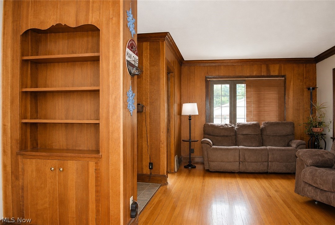 9014 Snow Road Parma OH 44130