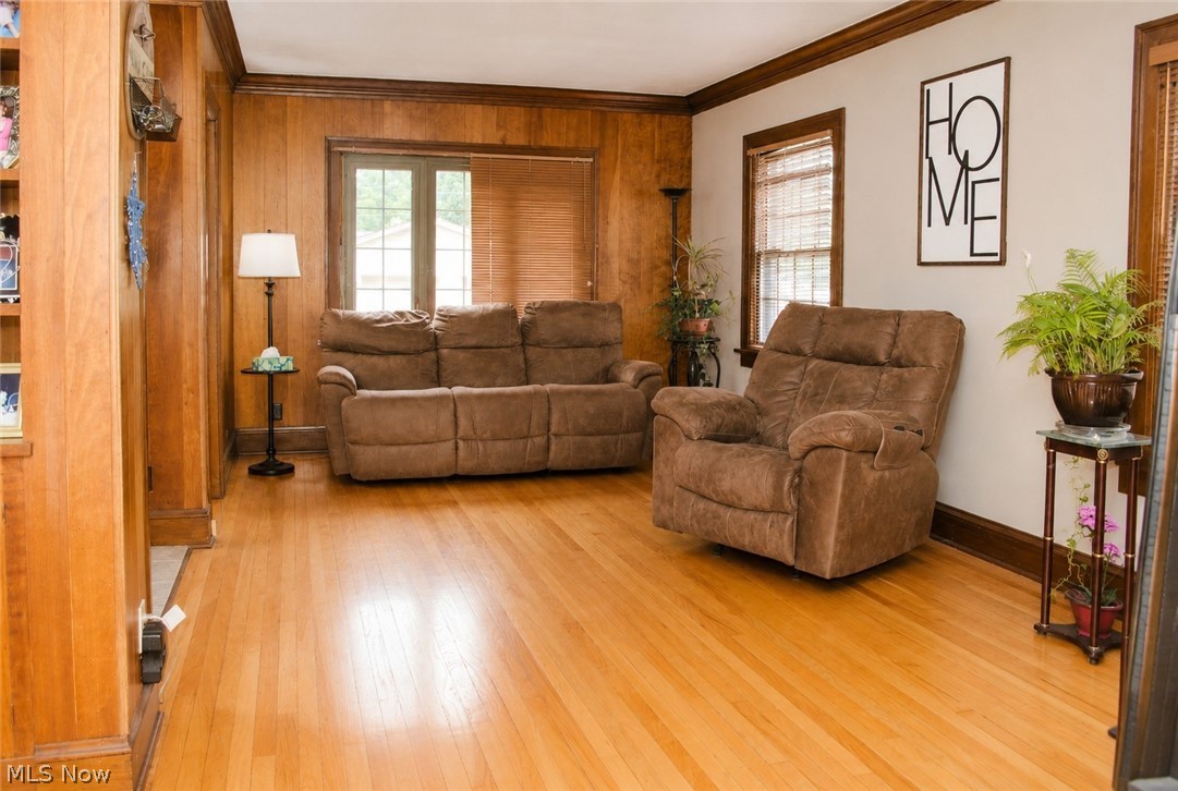 9014 Snow Road Parma OH 44130