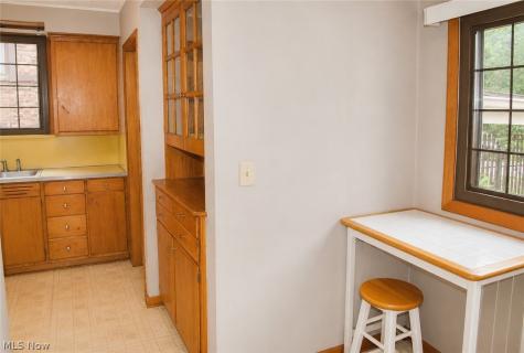 9014 Snow Road Parma OH 44130