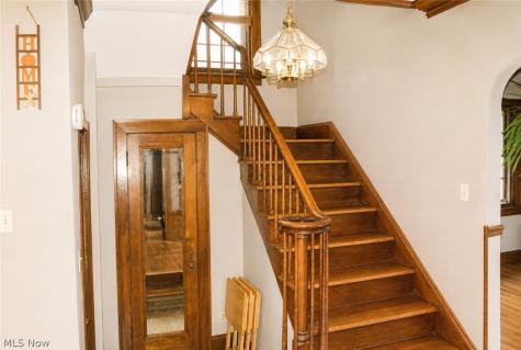 9014 Snow Road Parma OH 44130