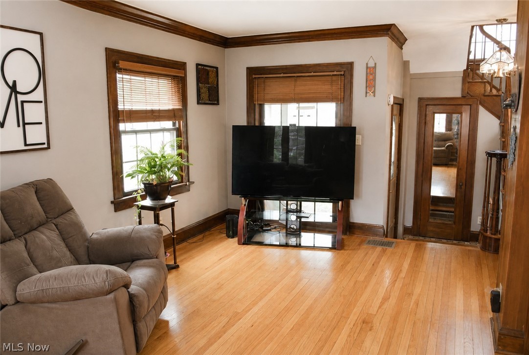 9014 Snow Road Parma OH 44130