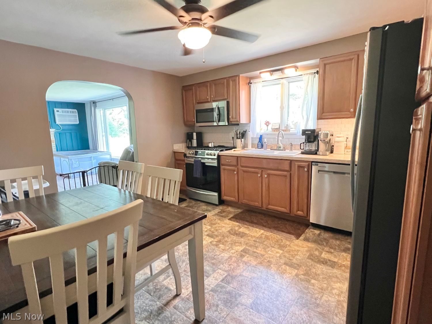 13732 Vermilion Road Amherst OH 44001